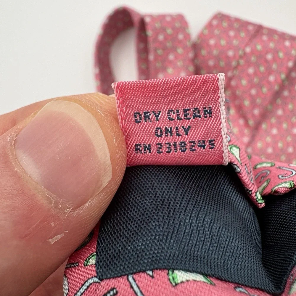 Vineyard Vines Tie Mens Pink Golf Clubs Balls Fish Hooks Preppy Silk Necktie